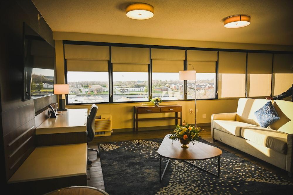 Delta Hotels By Marriott Cincinnati Sharonville Exterior photo